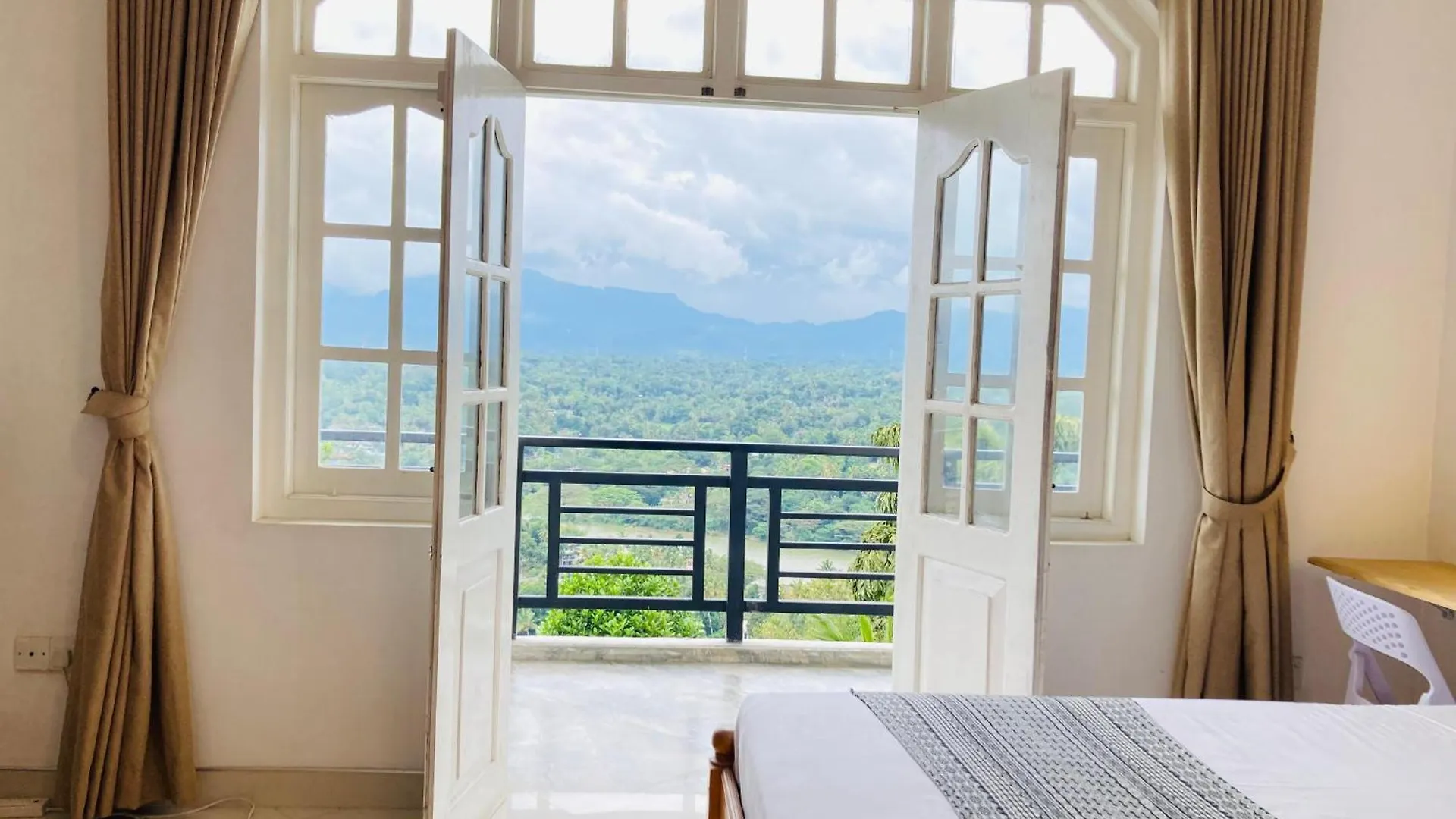 Bed and Breakfast Dream House Residence Κάντι